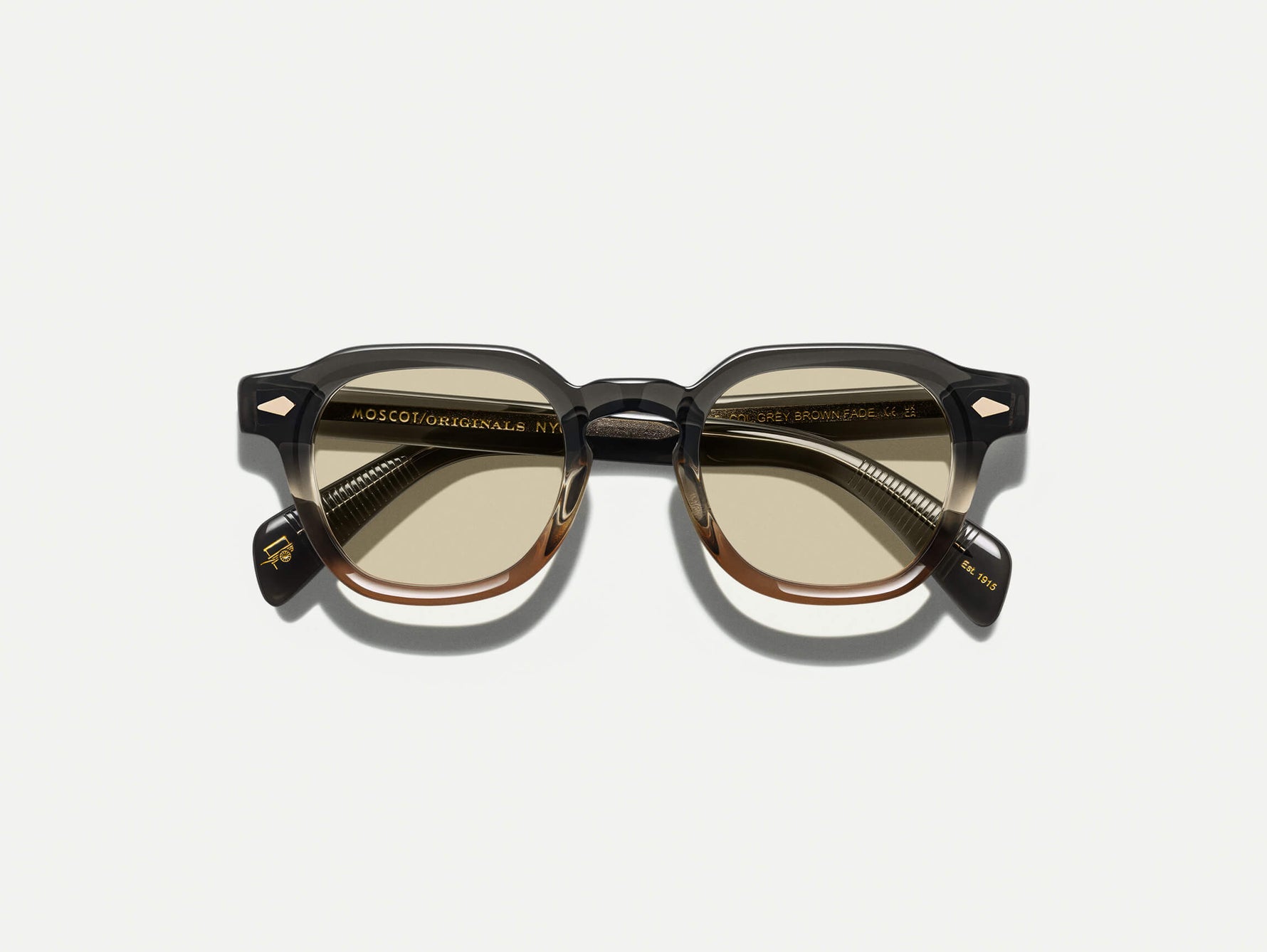 Le DOLT en Grey-Brown Fade avec des verres AMBER+