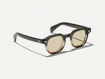 Le DOLT en Grey-Brown Fade avec des verres AMBER+