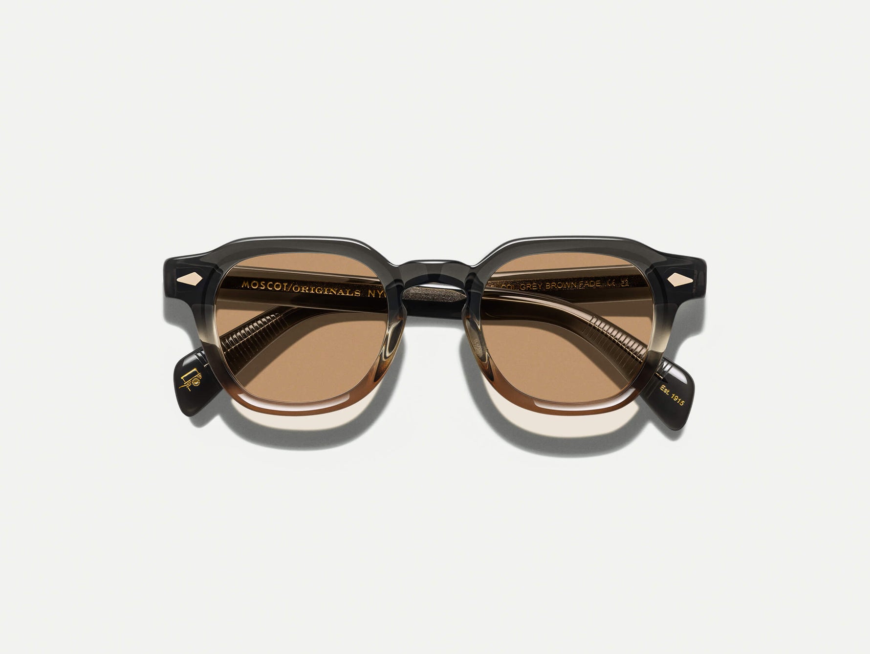 Le DOLT en Grey-Brown Fade avec des verres AMBER+