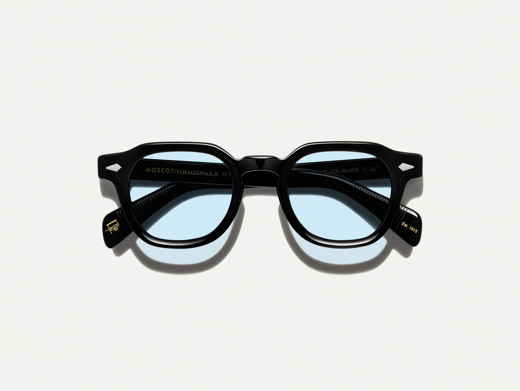 ה-DOLT ב-Black עם עדשות בגוון Bel Air Blue
