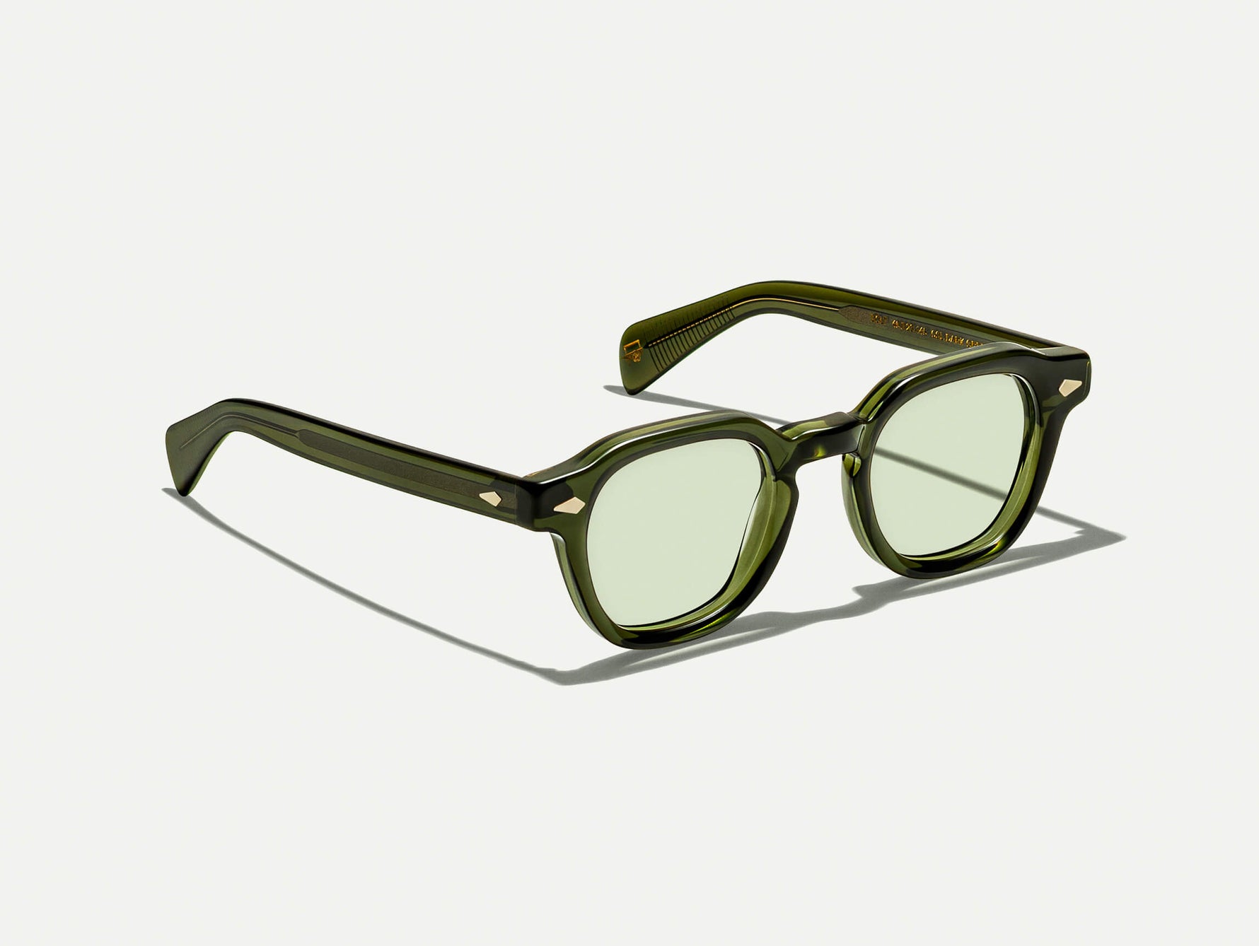 De DOLT in Dark Green met GREEN+ lenzen