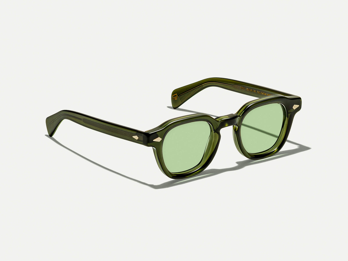 De DOLT in Dark Green met GREEN+ lenzen