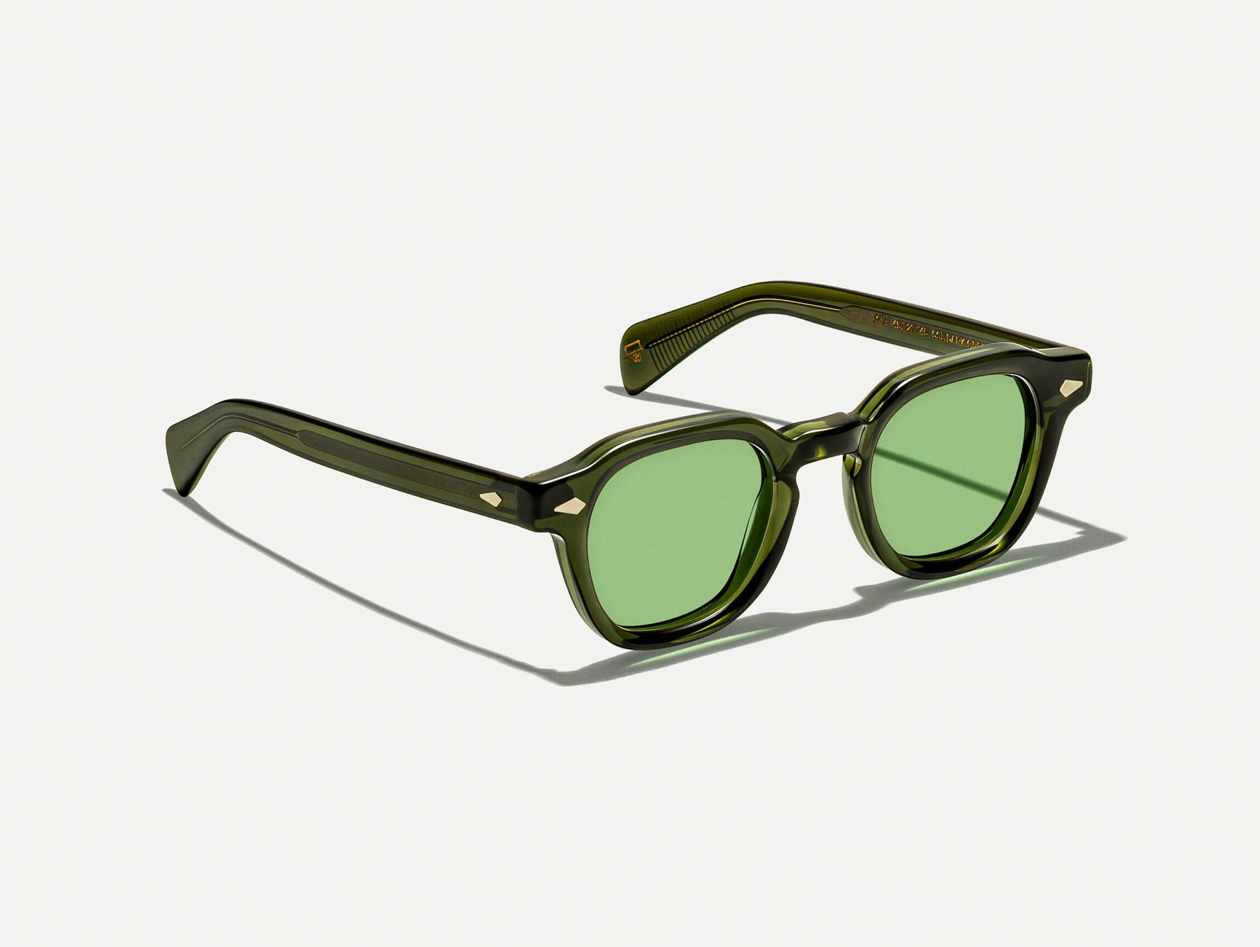 De DOLT in Dark Green met GREEN+ lenzen