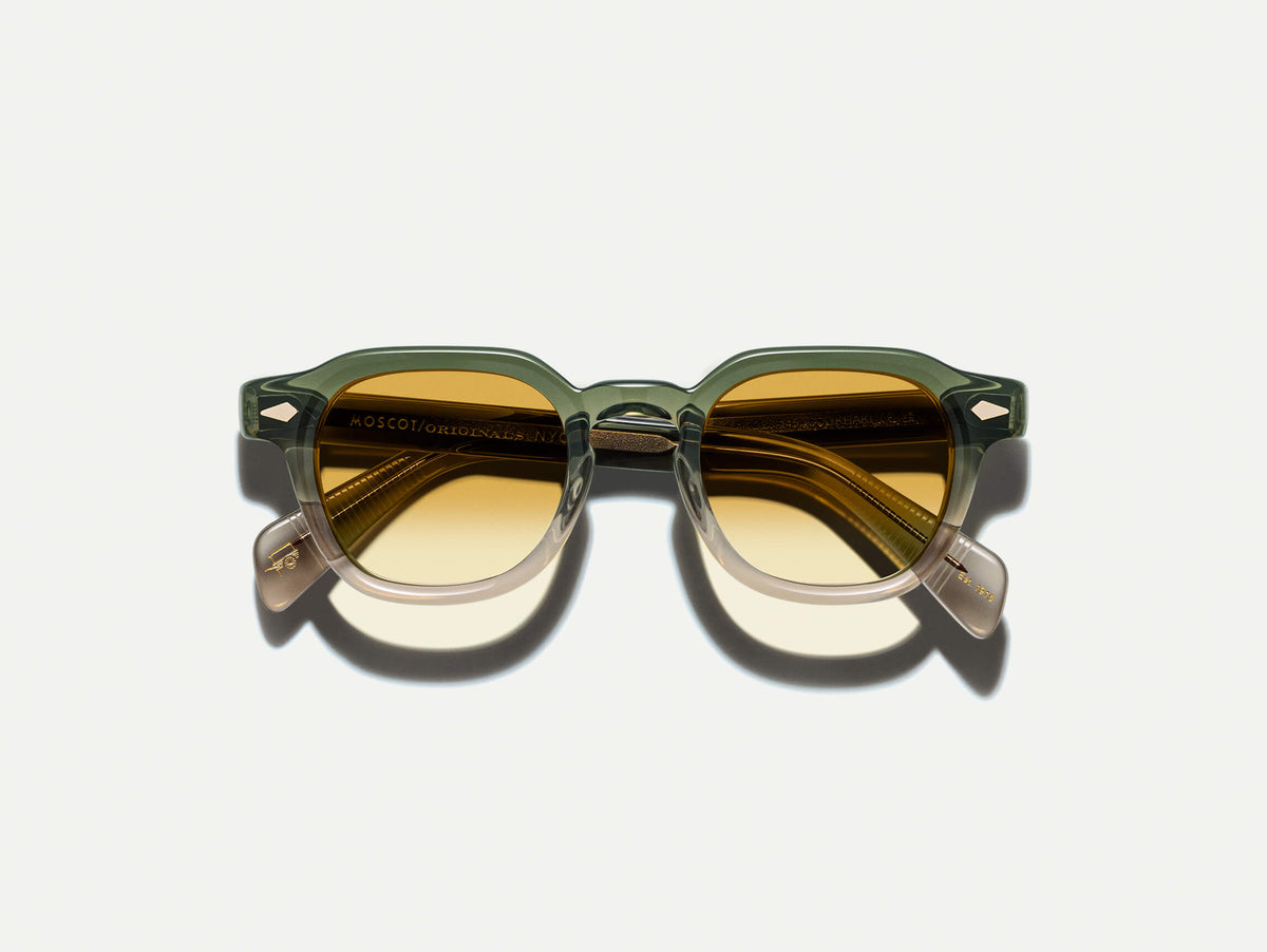Die DOLT SUN in Khaki mit Chestnut Fade getönten Gläsern