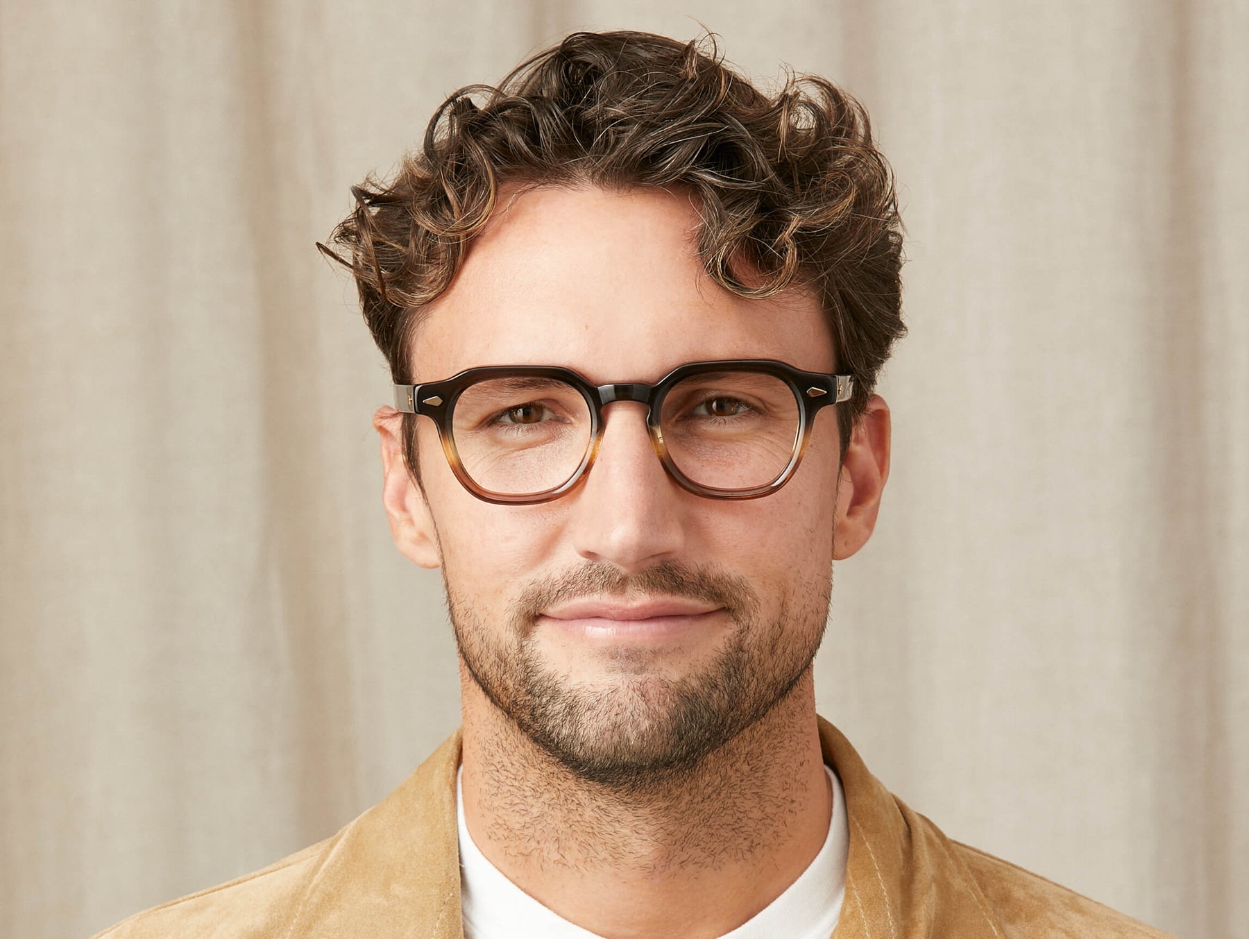 Model is wearing The DOLT in size 49 in Grey-Brown Fade