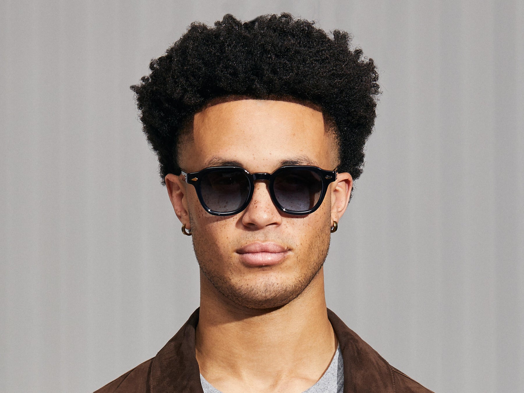 Model is wearing The DOLT SUN in Navy in size 49 with Denim Blue Tinted Lenses