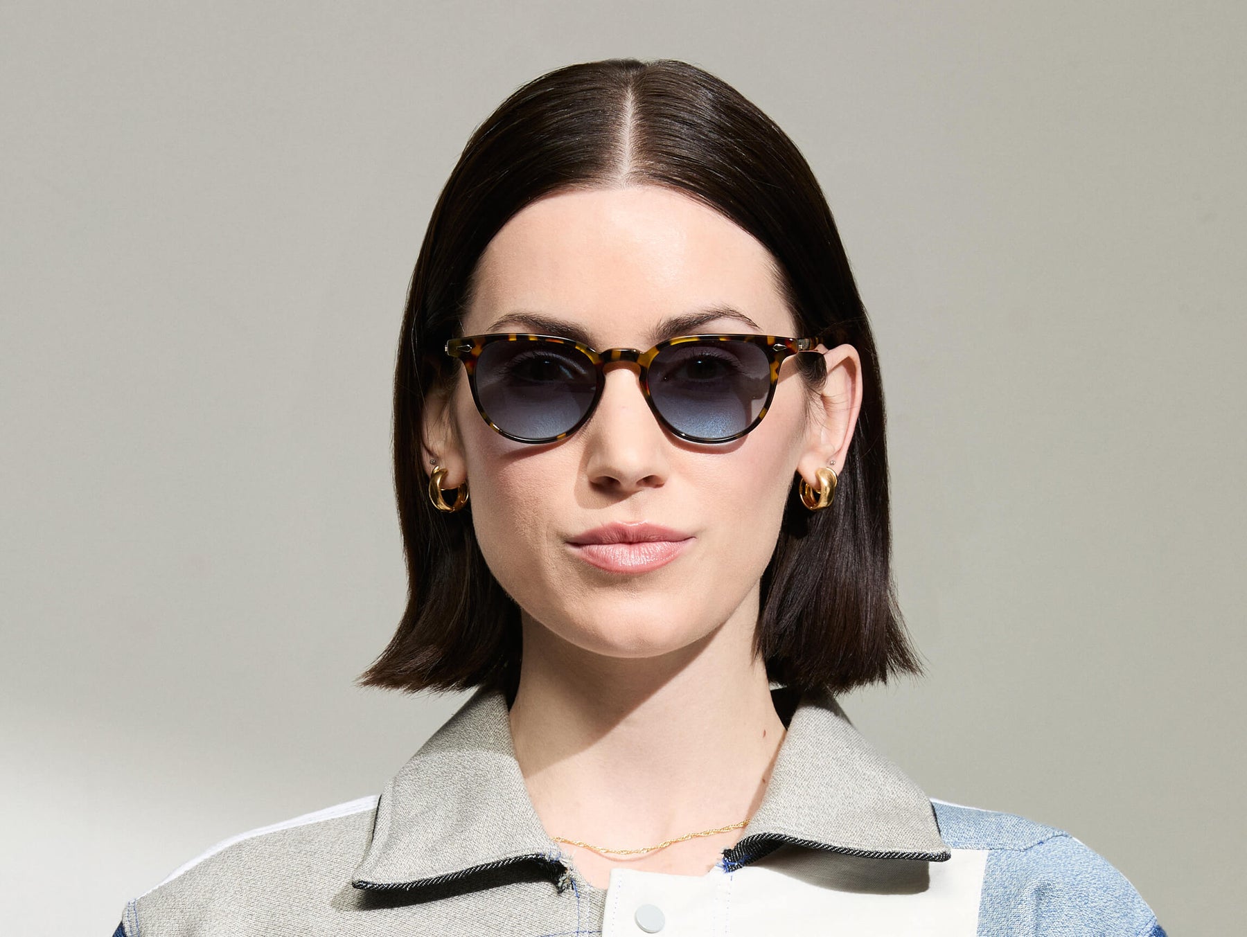 Model is wearing The FEVEL SUN in Tortoise in size 49 with Denim Blue Tinted Lenses