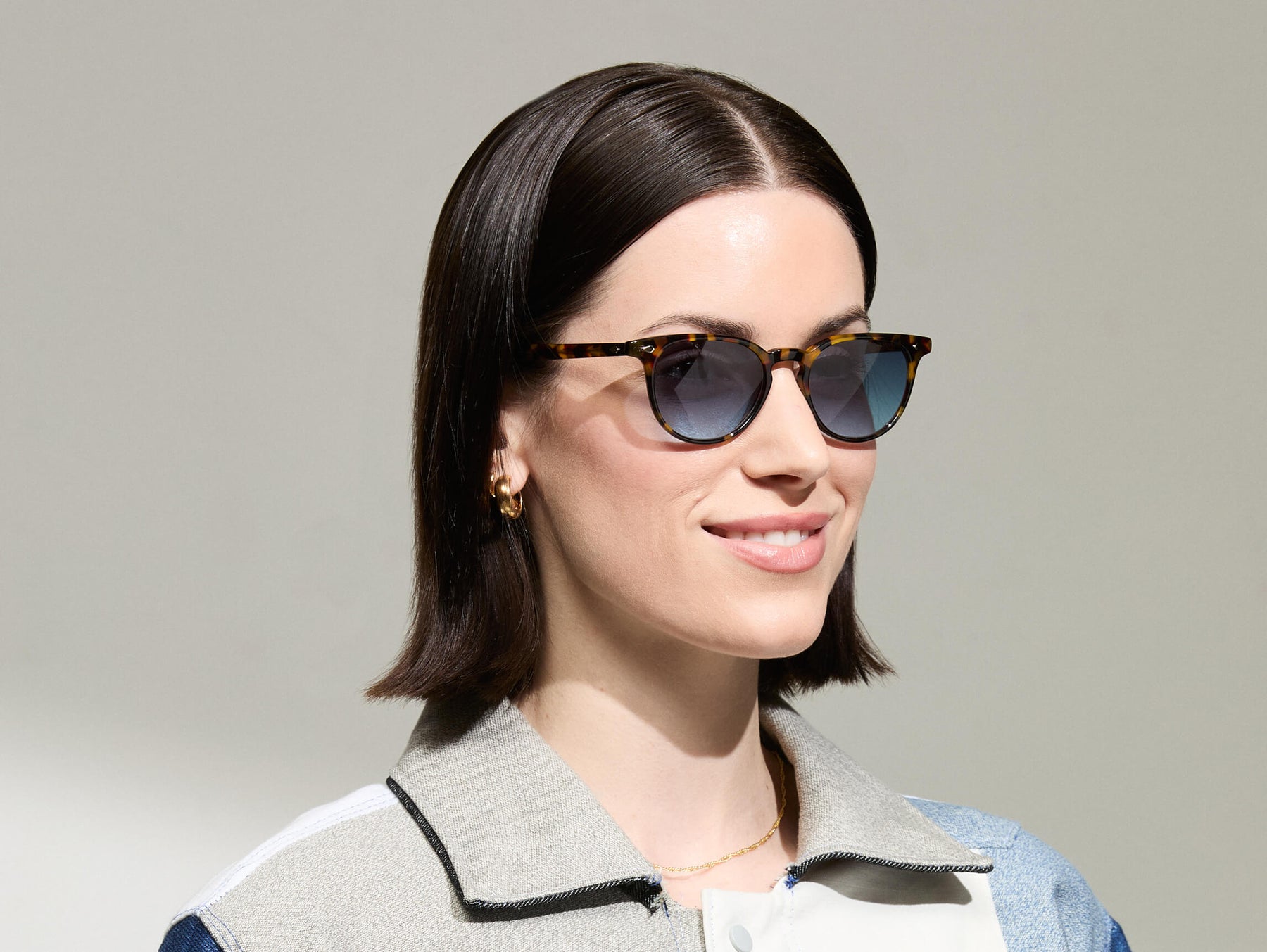 Model is wearing The FEVEL SUN in Tortoise in size 49 with Denim Blue Tinted Lenses