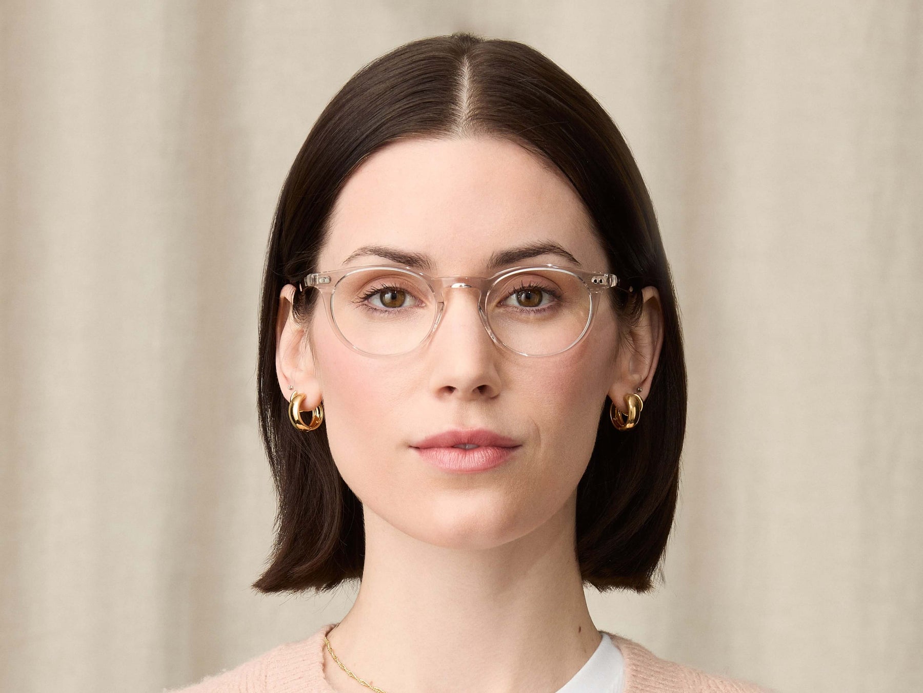 Model is wearing The FRANKIE in size 48 in Mist/Tortoise