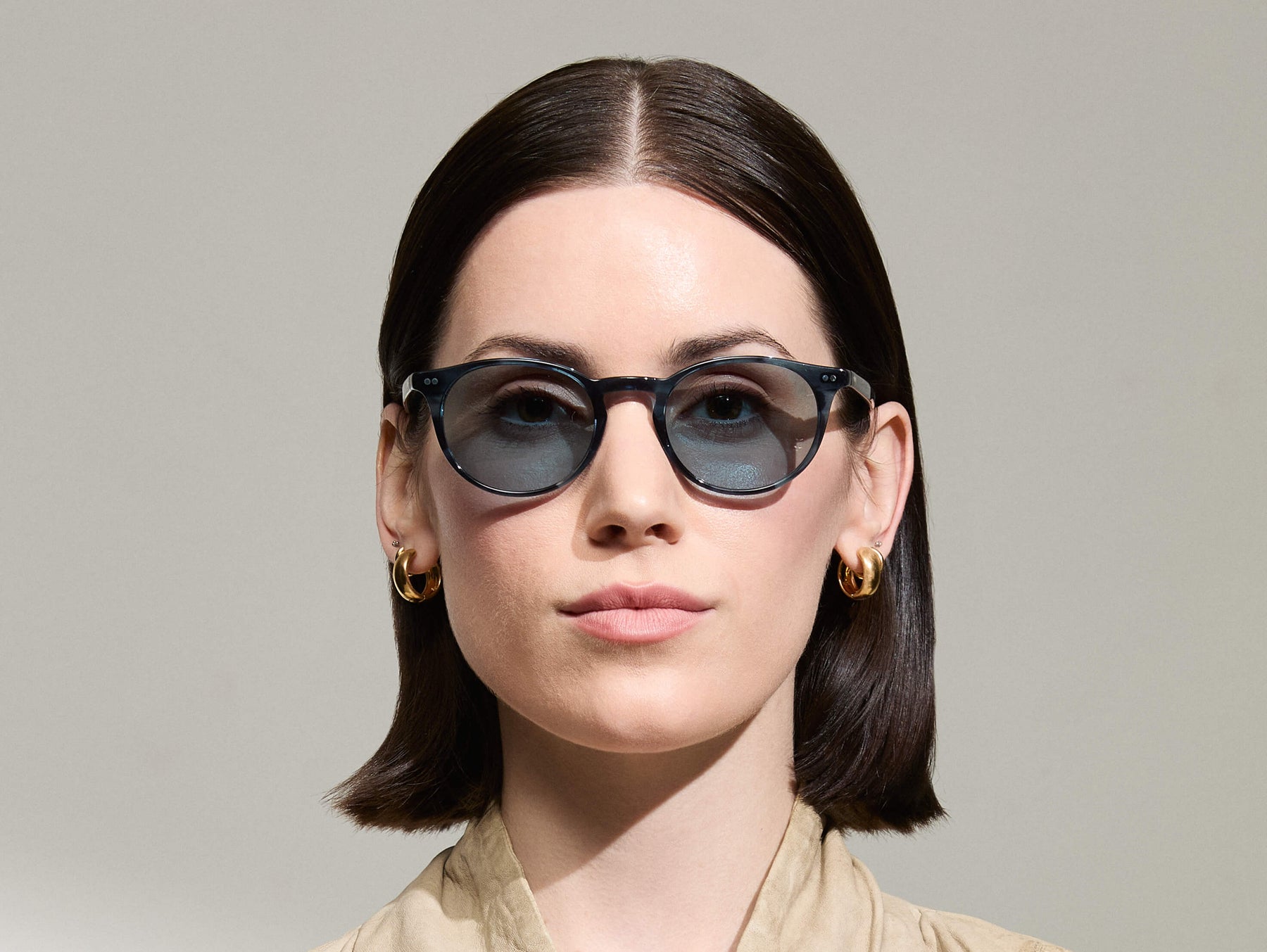 Model is wearing The FRANKIE SUN in Ink in size 51 with Mineral Blue Tinted Lenses