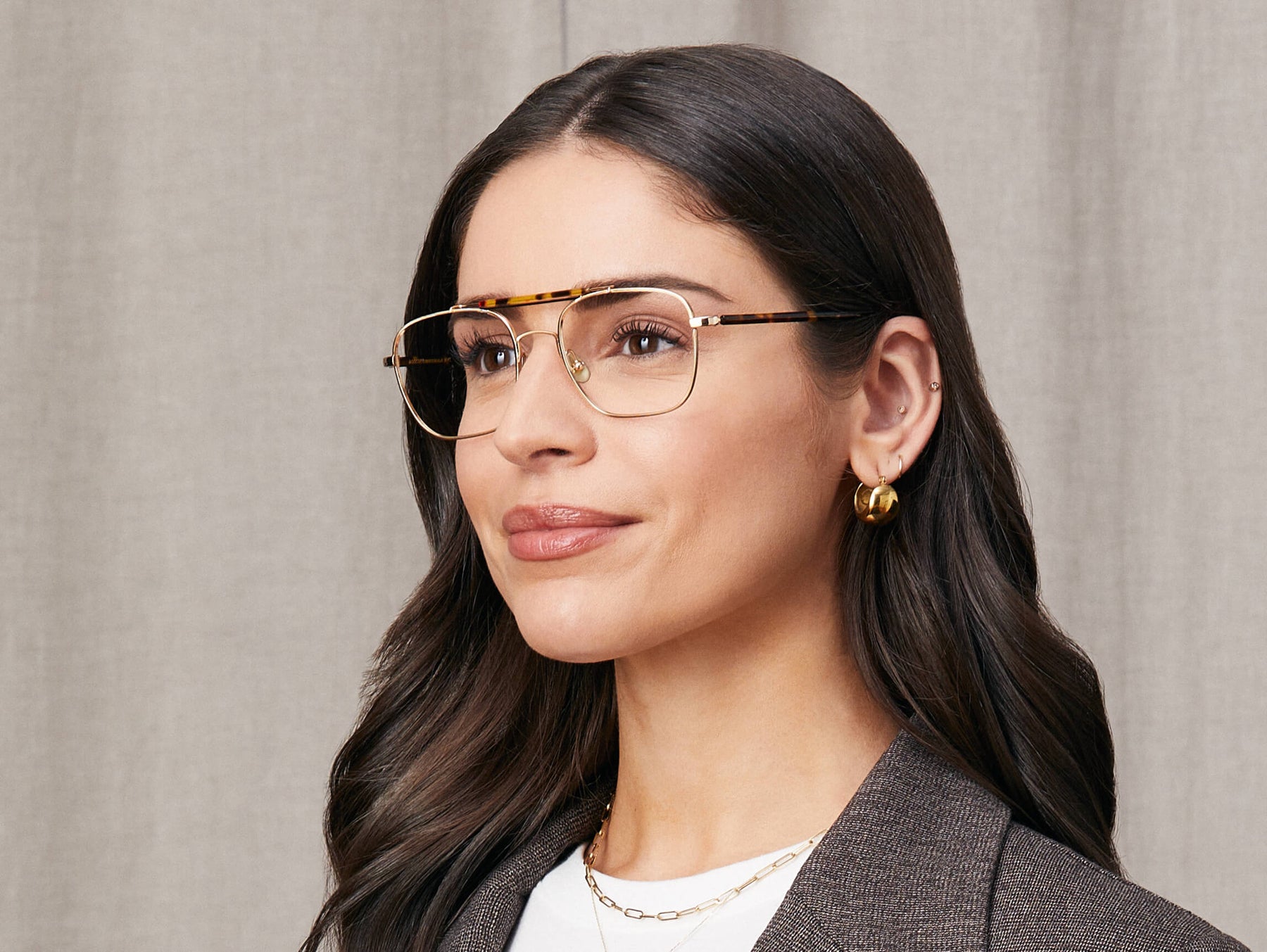 Model is wearing The GAFILTA in size 54 in Gold/Tortoise