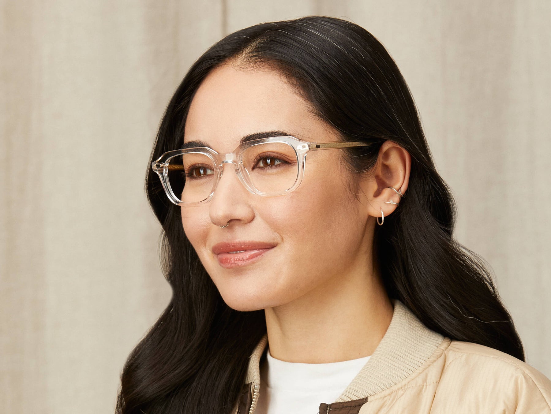 Model is wearing The GATKES in size 49 in Crystal