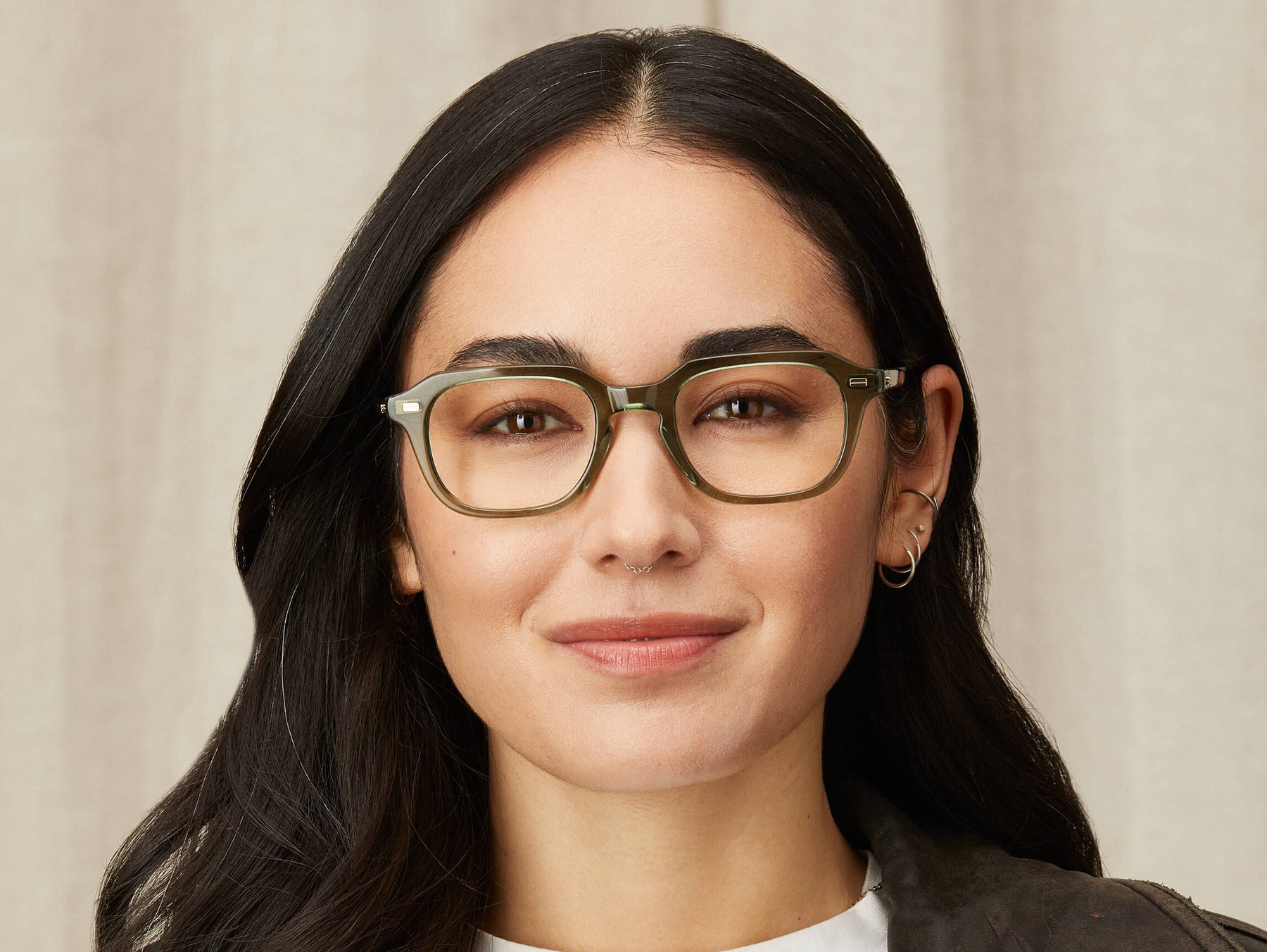 Model is wearing The GATKES in size 49 in Pine