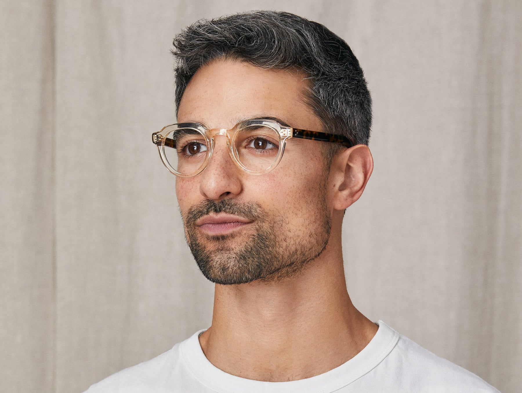 Model is wearing The GAVOLT in size 45 in Flesh/Tortoise