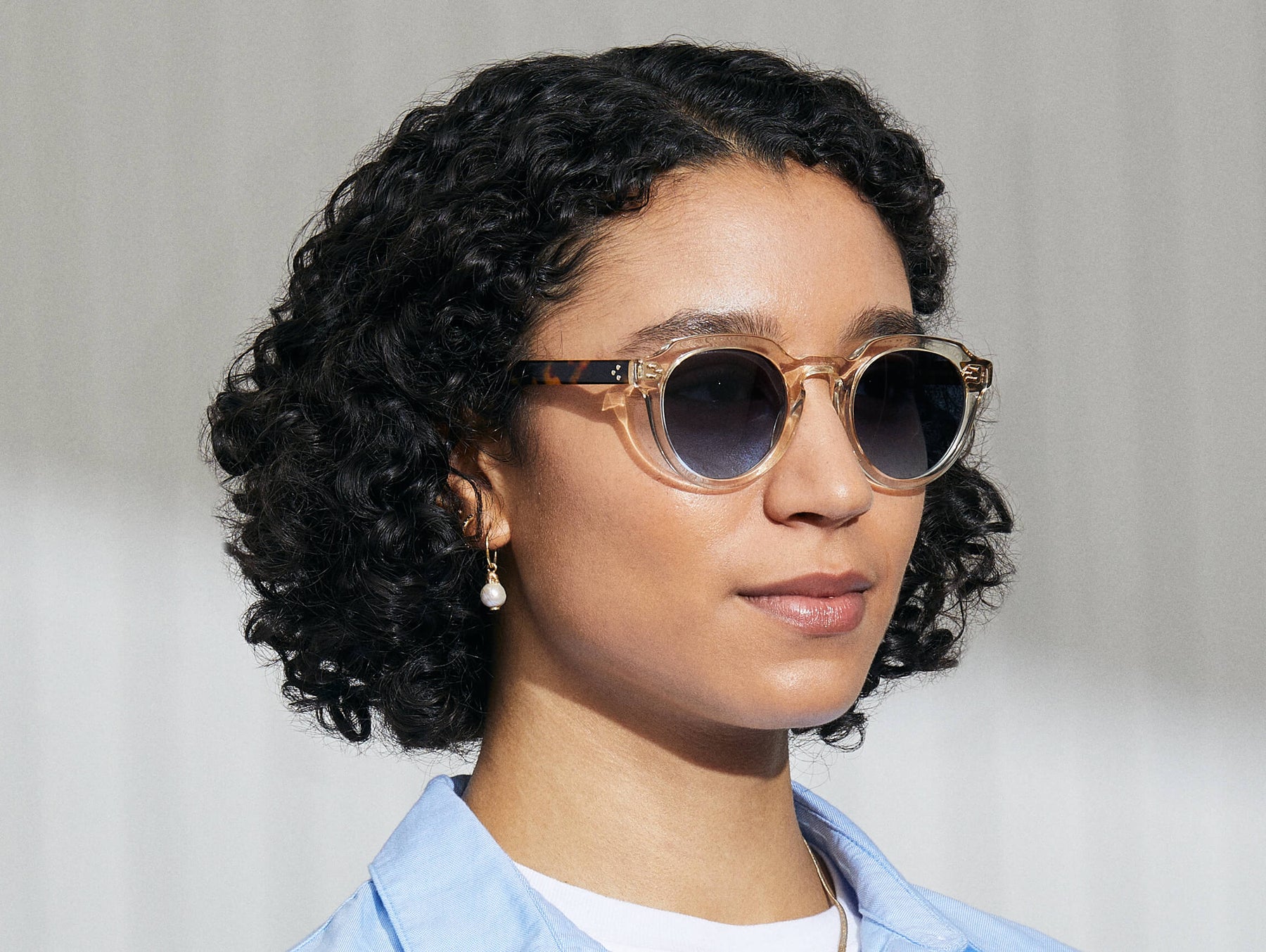 Model is wearing The GAVOLT SUN in Flesh/Tortoise in size 48 with Denim Blue Tinted Lenses