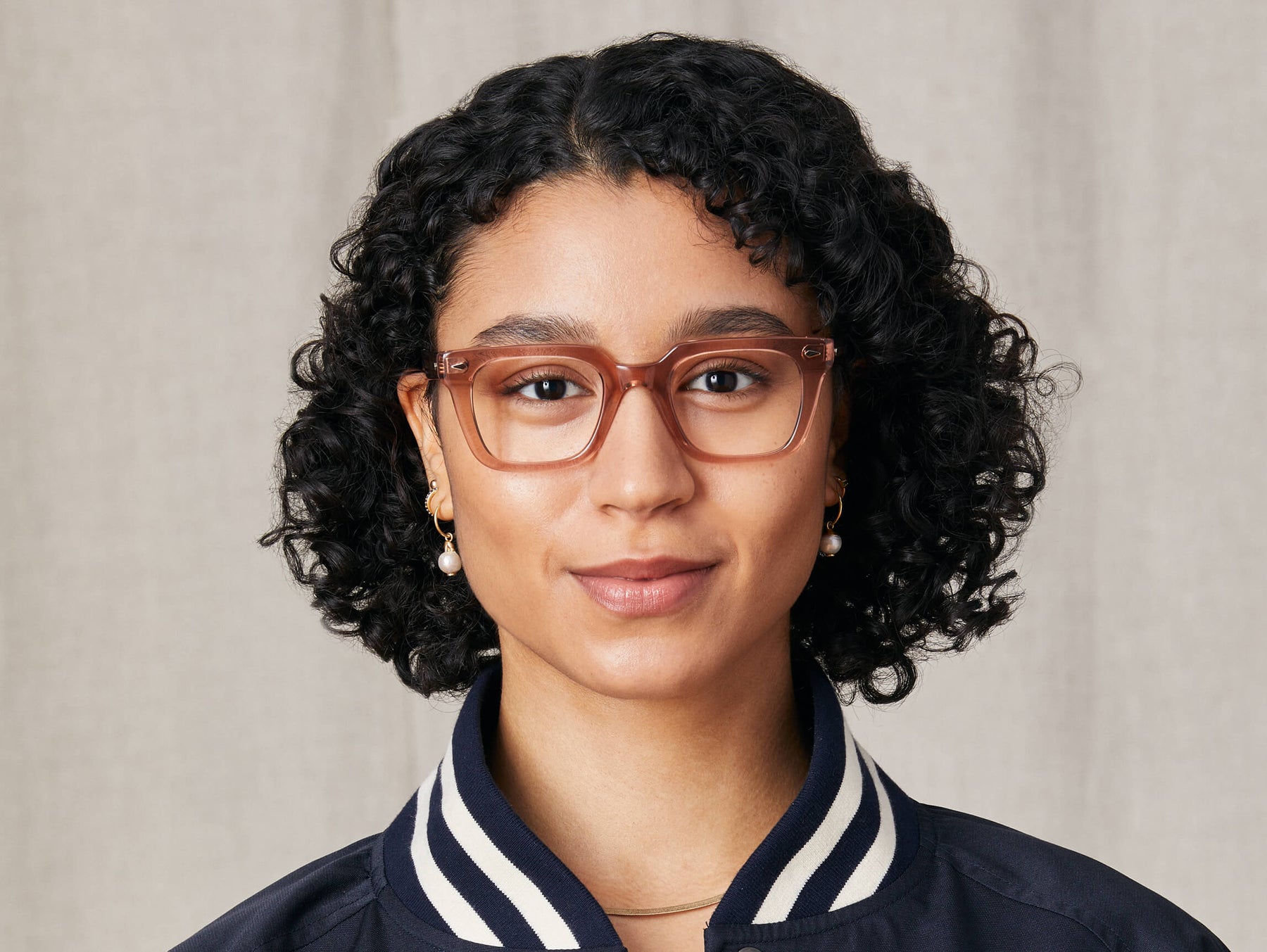 Model is wearing The GROBER in size 48 in Vintage Rose