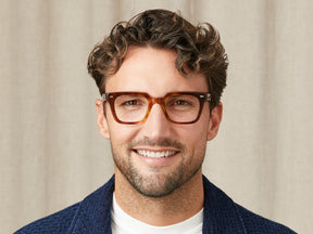 Model is wearing The GROBER in size 48 in Tobacco