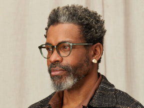 Model is wearing The KITZEL in size 50 in Pine