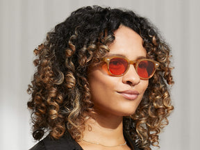 Model is wearing The LEMTOSH in Blonde in size 46 with Woodstock Orange Tinted Lenses