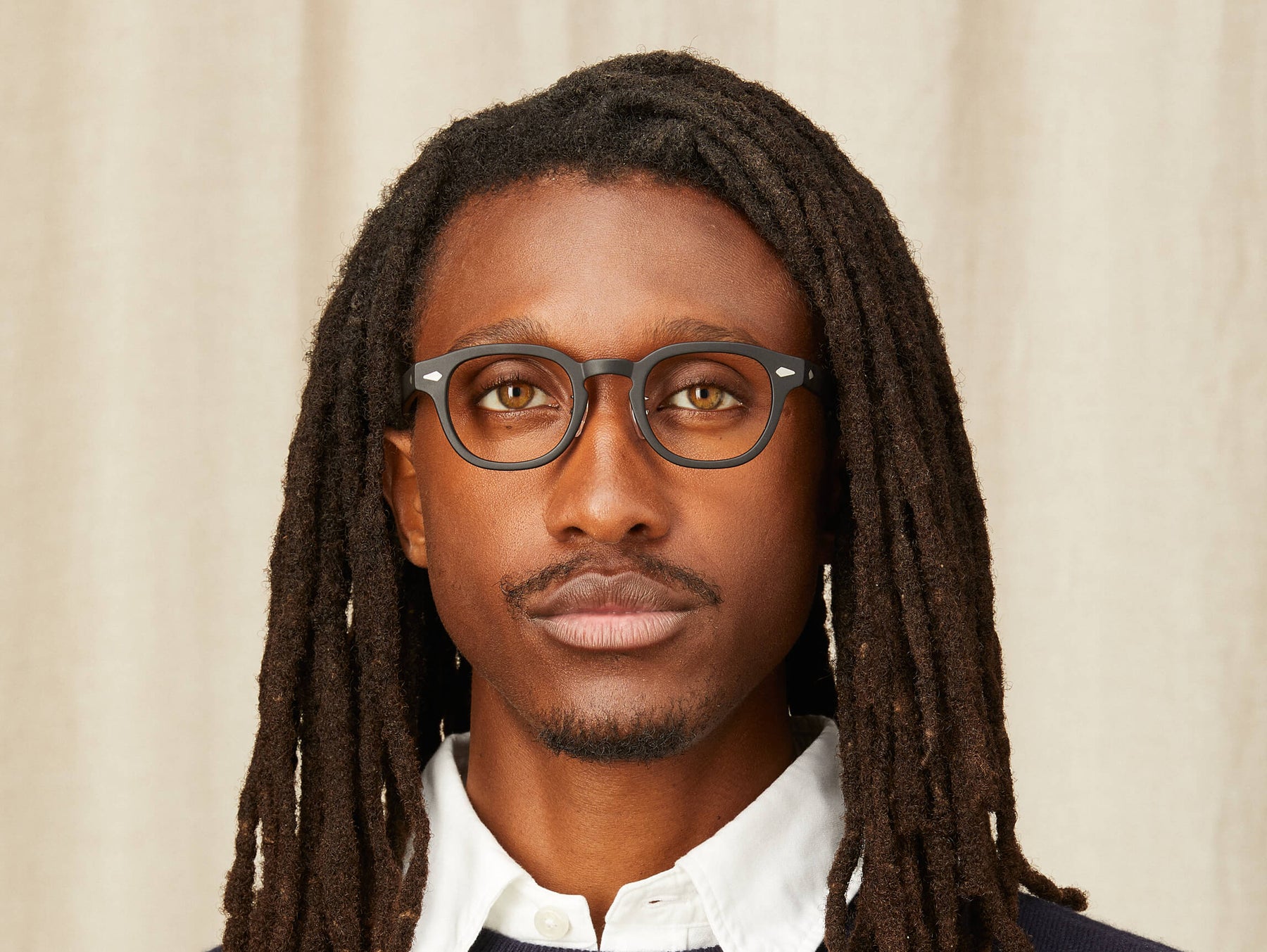 Model is wearing The LEMTOSH w/ Metal Nose Pads in size 46 in Matte Black