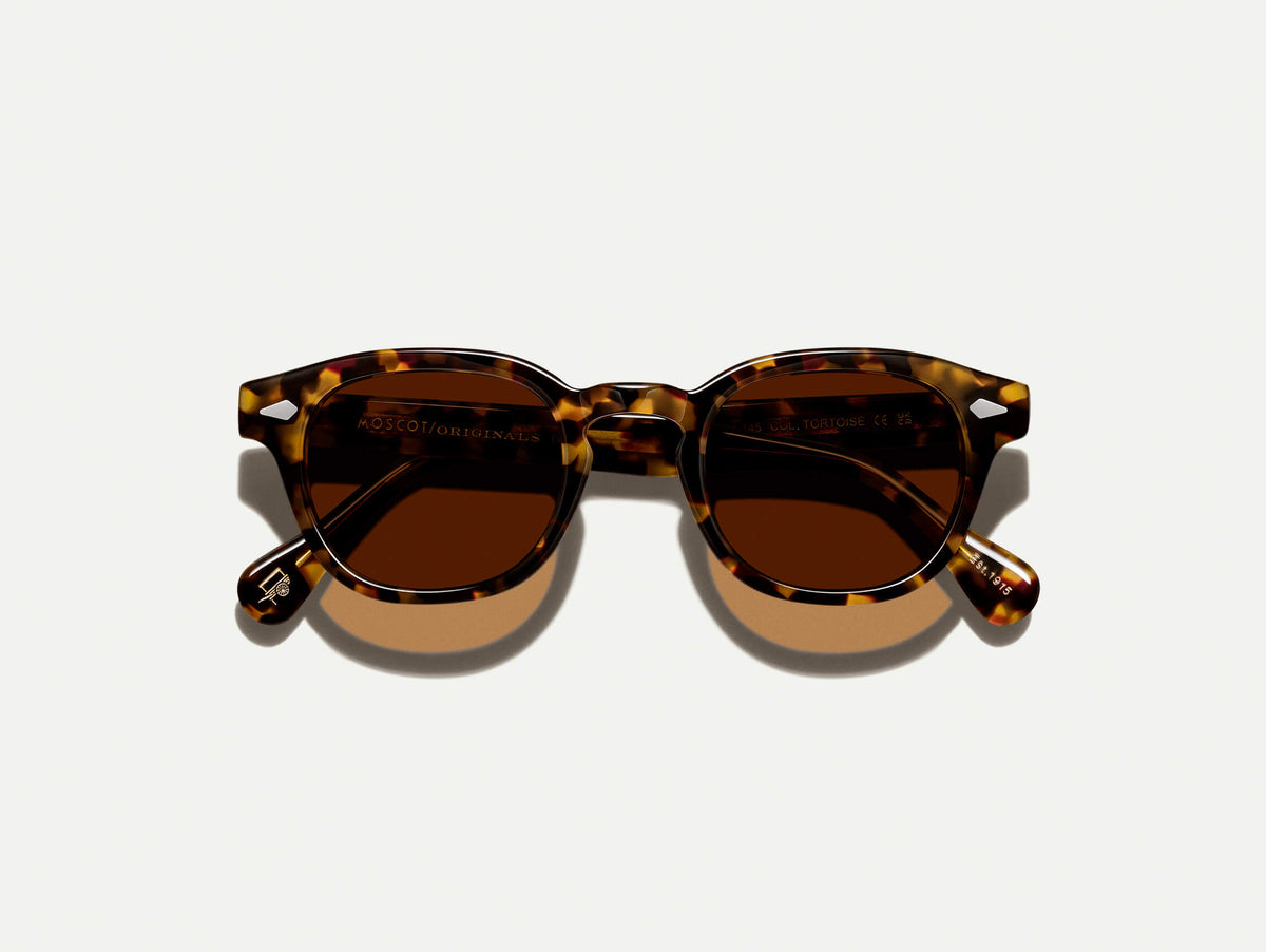 Die LEMTOSH SUN-POLARIZED in Tortoise mit Cosmitan Brown polarisierten Gläsern