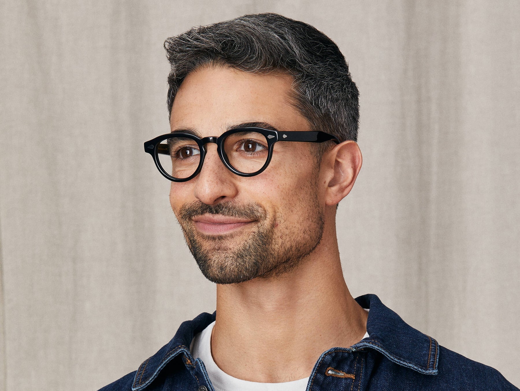 Model is wearing The MAYDELA in size 46 in Black