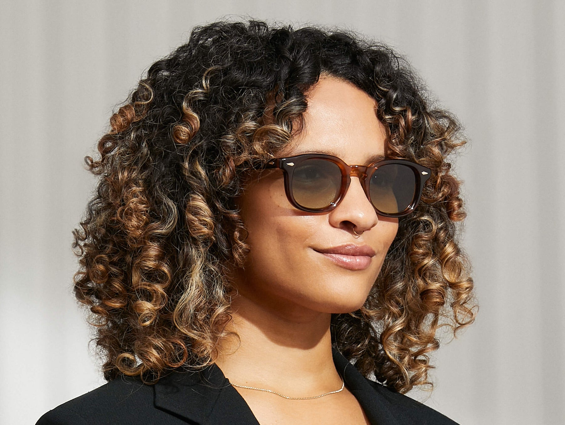 Model is wearing The MEKLER SUN in Tobacco in size 49 with Forest Wood Tinted Lenses