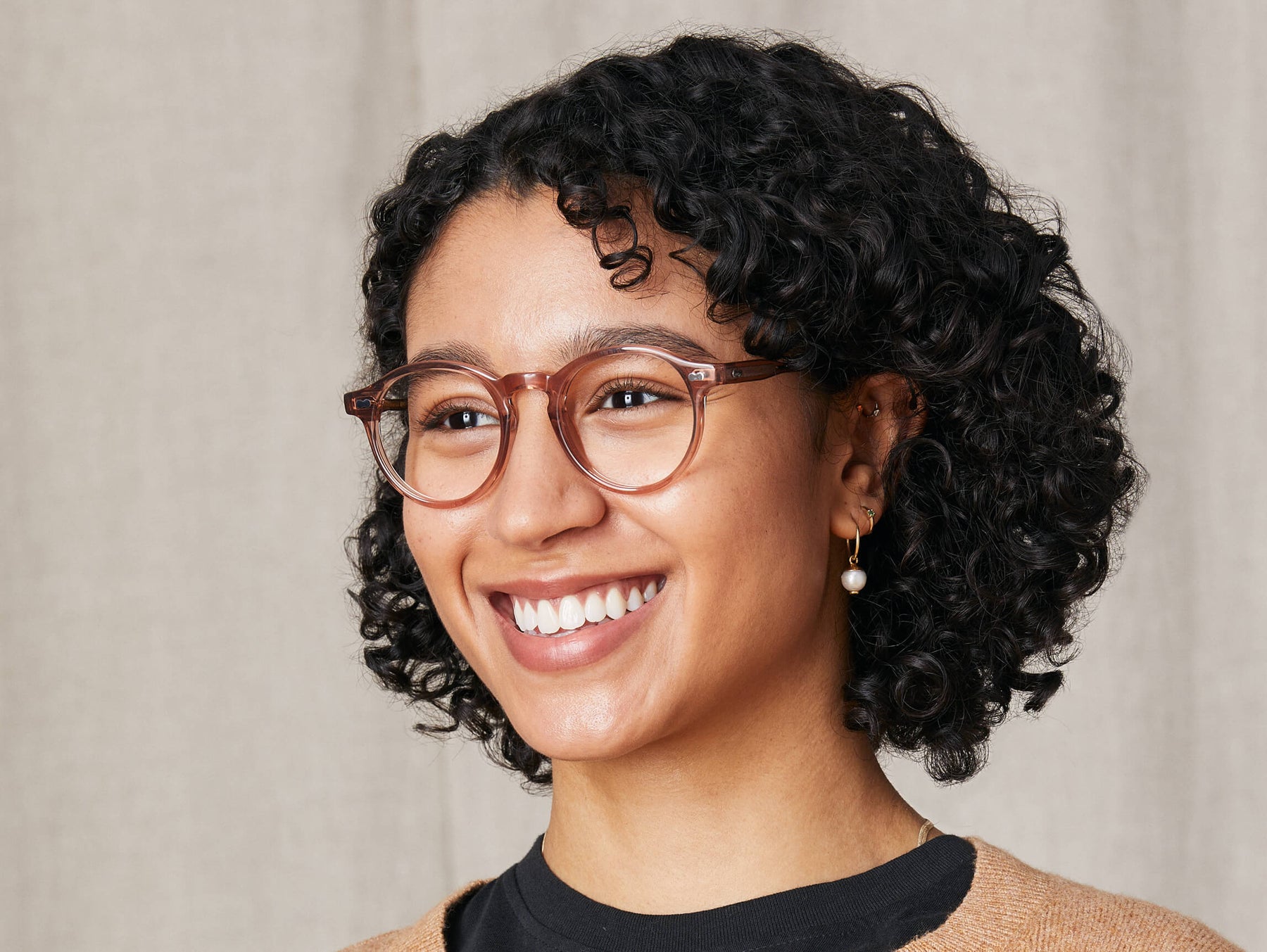 Model is wearing The MILTZEN in size 49 in Vintage Rose