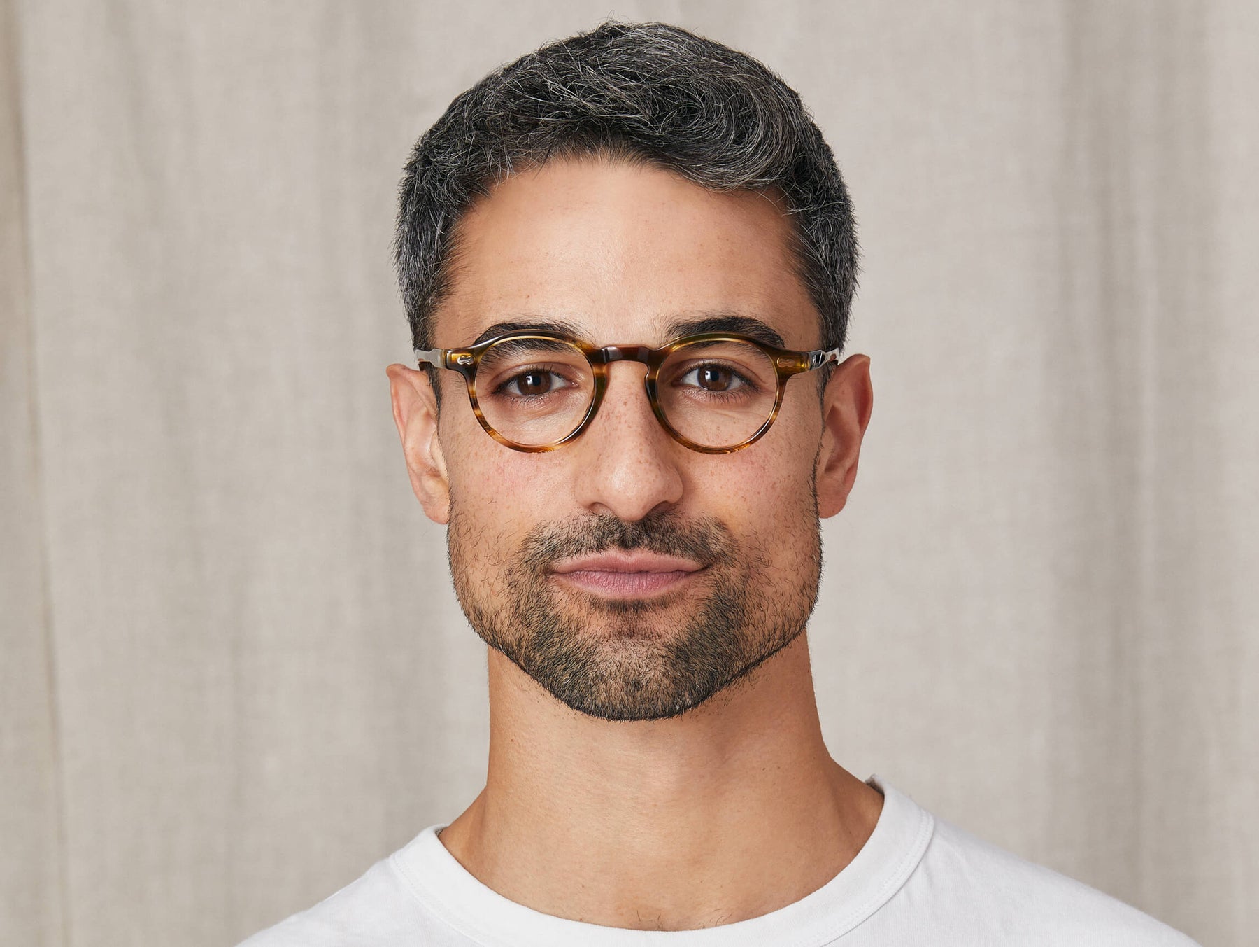 Model is wearing The MILTZEN in size 44 in Bamboo