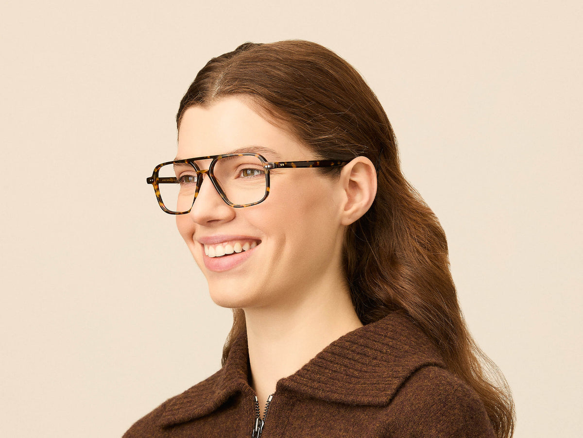 Model is wearing The MINYAN in size 54 in Tortoise