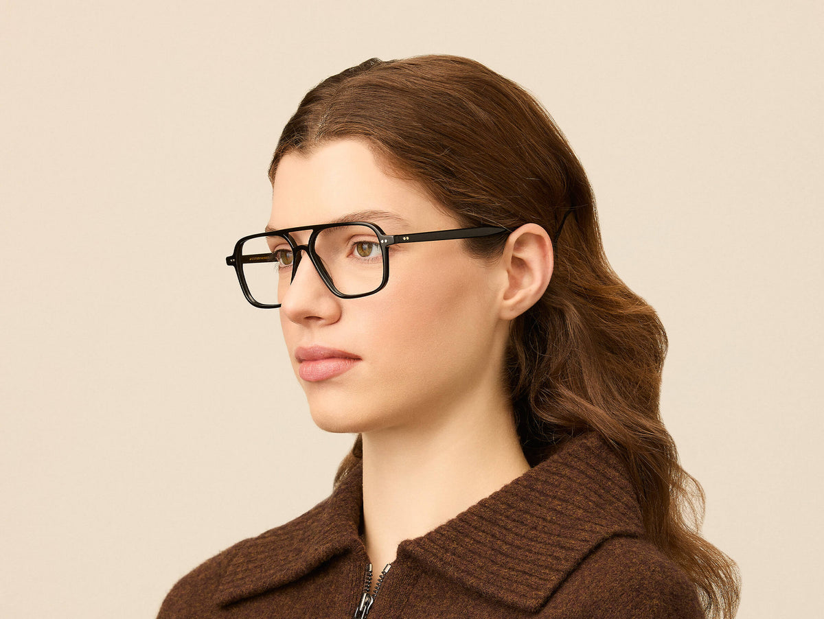Model is wearing The MINYAN in size 54 in Black