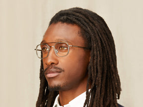 Model is wearing The MIZER in size 51 in Sage