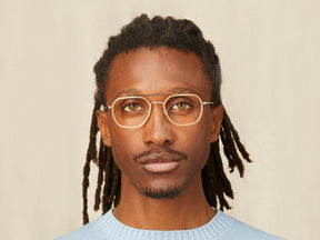 Model is wearing The MIZER in size 51 in Flesh/Tortoise