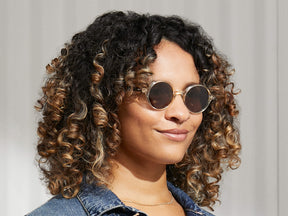 Model is wearing The SCOOCH SUN in Flesh/Tortoise in size 46 with G-15 Lenses