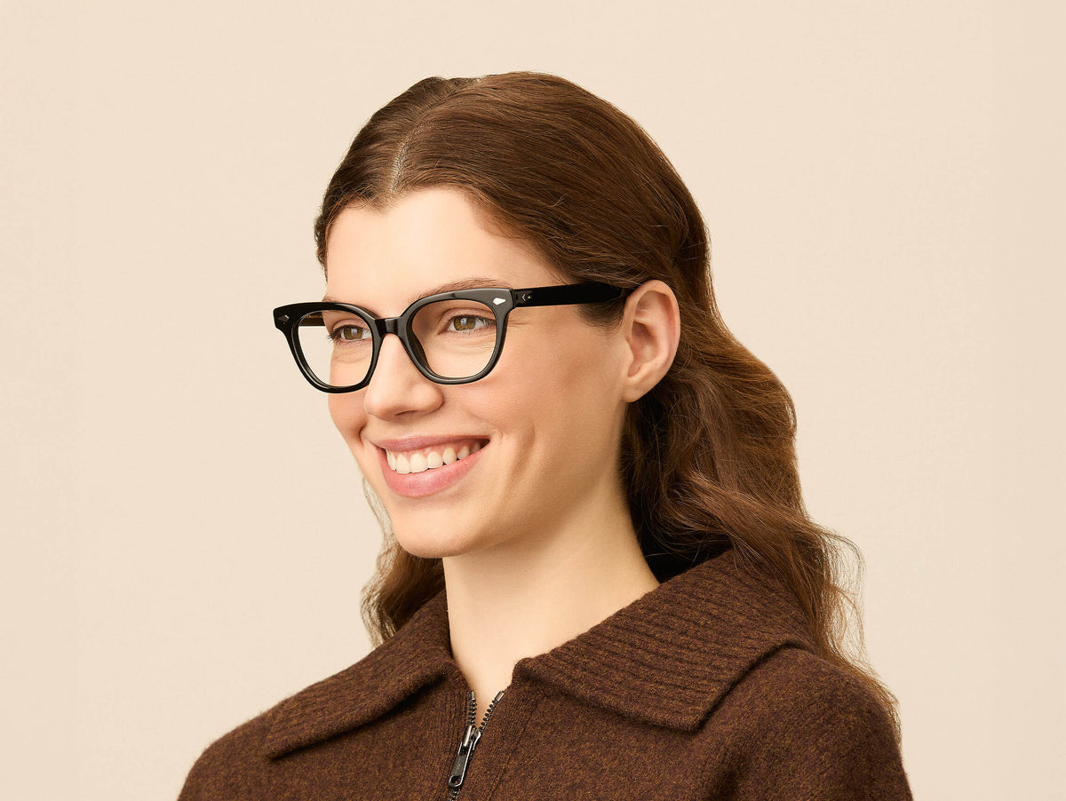 Model is wearing The SHANEKITE in size 49 in Black