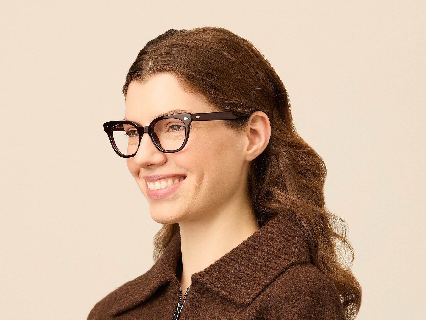 Model is wearing The SHANEKITE in size 49 in Burgundy