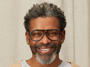 Model is wearing The SHEISTER in size 57 in Ink