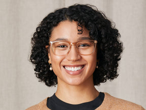 Model is wearing The SHIDDOCK in size 52 in Cinnamon