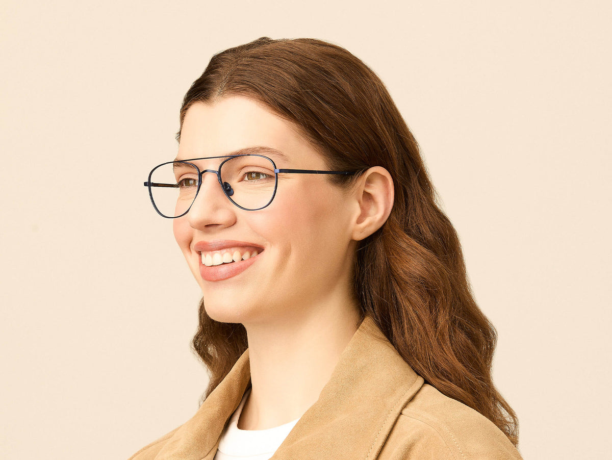 Model is wearing The SHMECKEL in size 53 in Navy