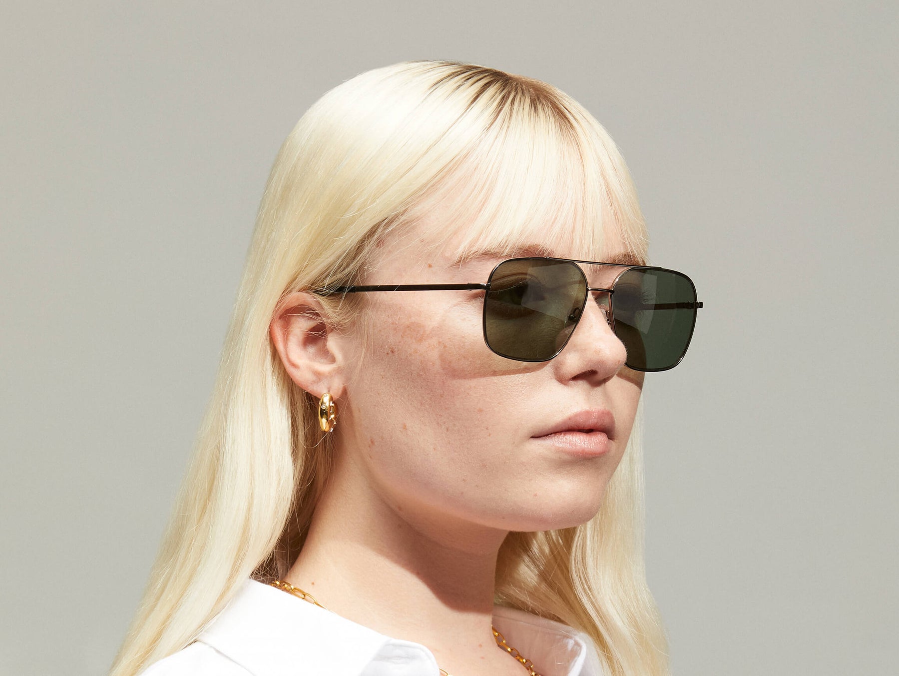 Model is wearing The SHTARKER SUN in Gunmetal in size 57 with G-15 Lenses