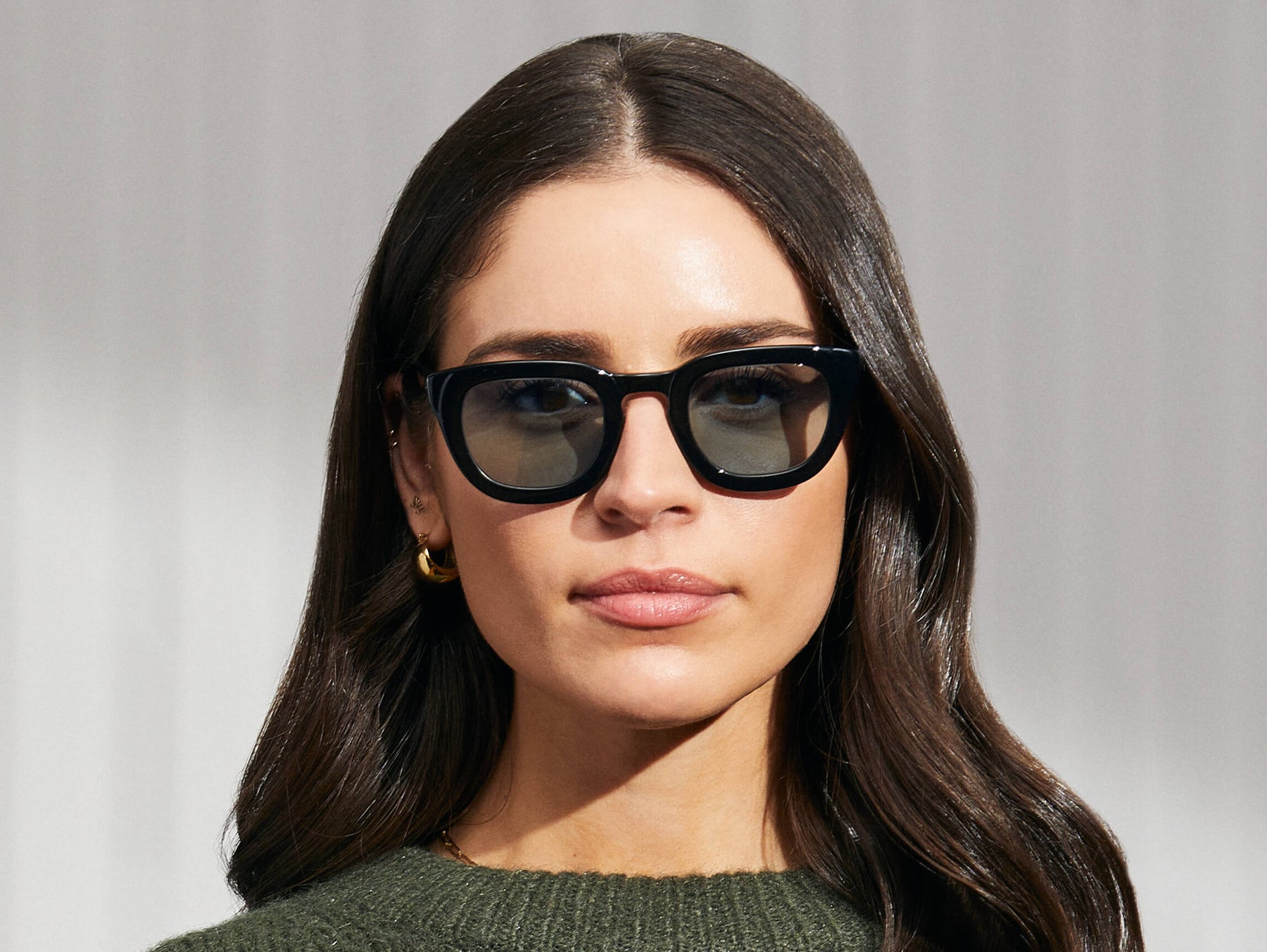 Model is wearing the TELENA SUN in Black in size 47 with Mineral Blue Glass Lenses