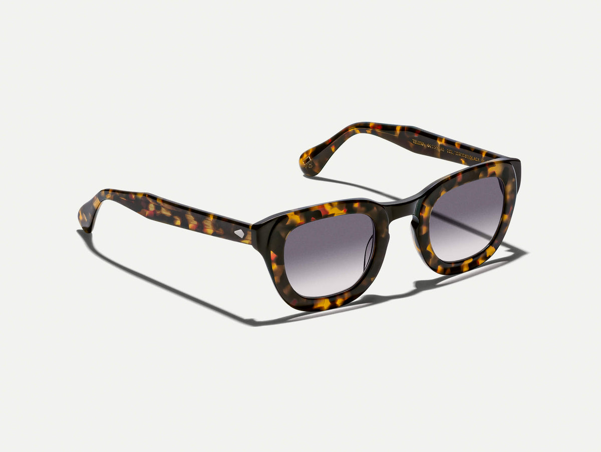 O TELENA em Tortoise/Black com lentes tintadas American Grey Fade