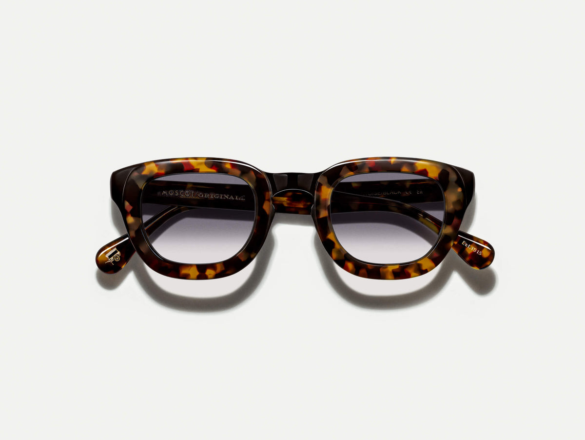 O TELENA em Tortoise/Black com lentes tintadas American Grey Fade