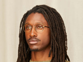 Model is wearing The UTZ in size 47 in Antique Gold