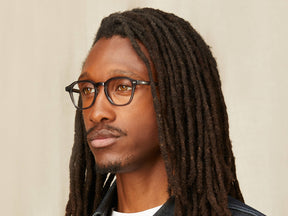 Model is wearing The VANTZ in size 47 in Grey