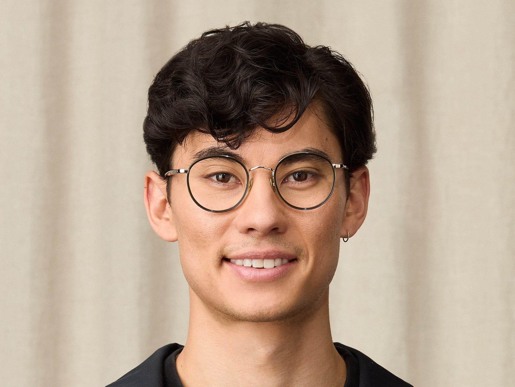 Model is wearing The ZEV in size 49 in Dark Green