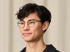 Model is wearing The ZEV in size 49 in Dark Green