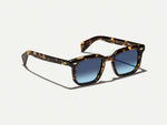 Die ZISSEL SUN in Classic Havana mit Denim Blue getönten Gläsern