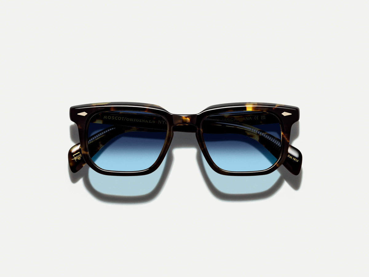Die ZISSEL SUN in Classic Havana mit Denim Blue getönten Gläsern