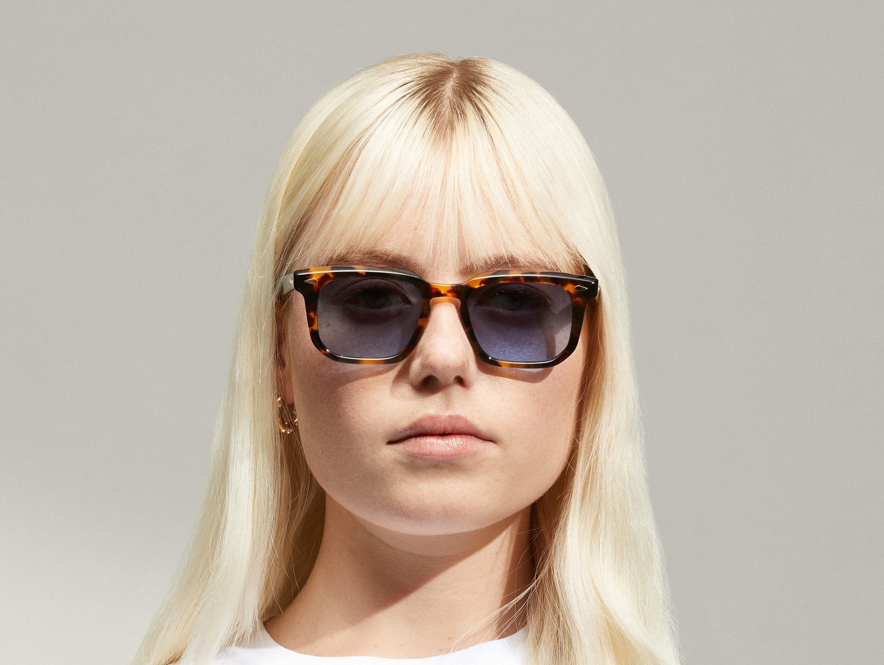 Model is wearing The ZISSEL SUN in size 49 in Classic Havana with Denim Blue Tinted Lenses
